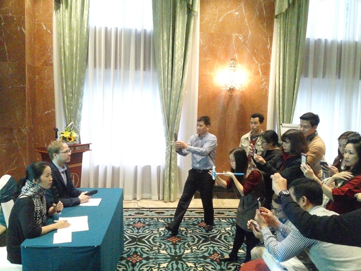 Supposed news conference about natural disaster with smartphones for livestream, live reporting